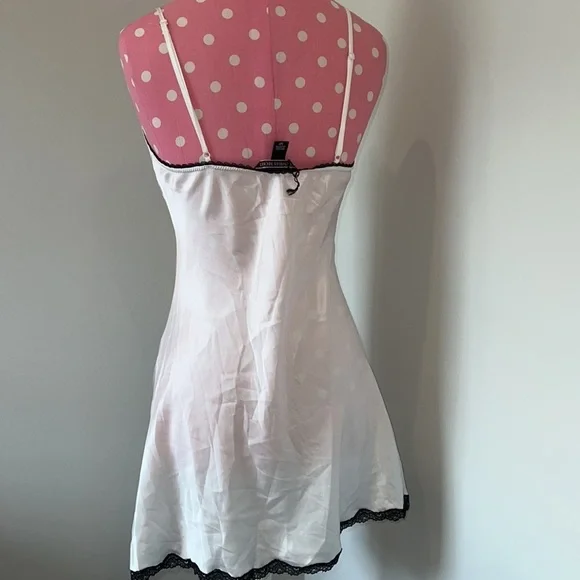 VICTORIA’S SECRET NEW WHITE & BLACK CAMISOLE size small - Picture 9 of 12